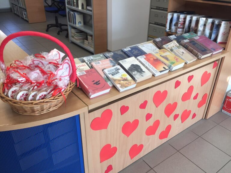 randka w ciemno z książką - walentynki w bibliotece