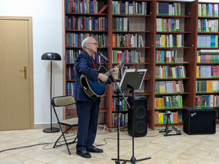 występ zespołu Dwa plus dwa w czytelni