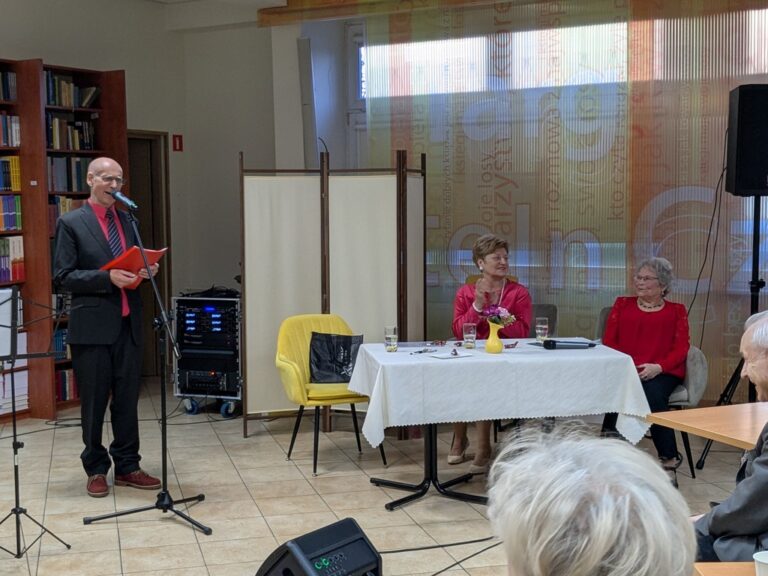 występ zespołu Dwa plus dwa w czytelni