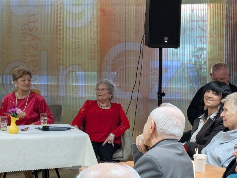 występ zespołu Dwa plus dwa w czytelni