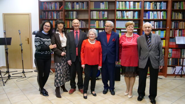 występ zespołu Dwa plus dwa w czytelni