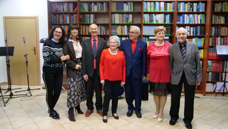 występ zespołu Dwa plus dwa w czytelni