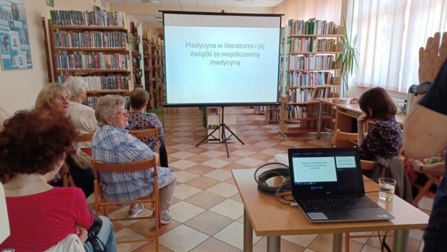 spotkanie z doktorem nauk medycznych w bibliotece na temat medycyny