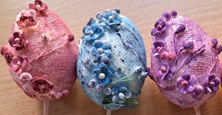 Pisanki techniką mix media