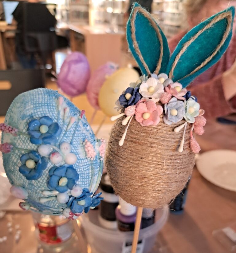 Pisanki techniką mix media