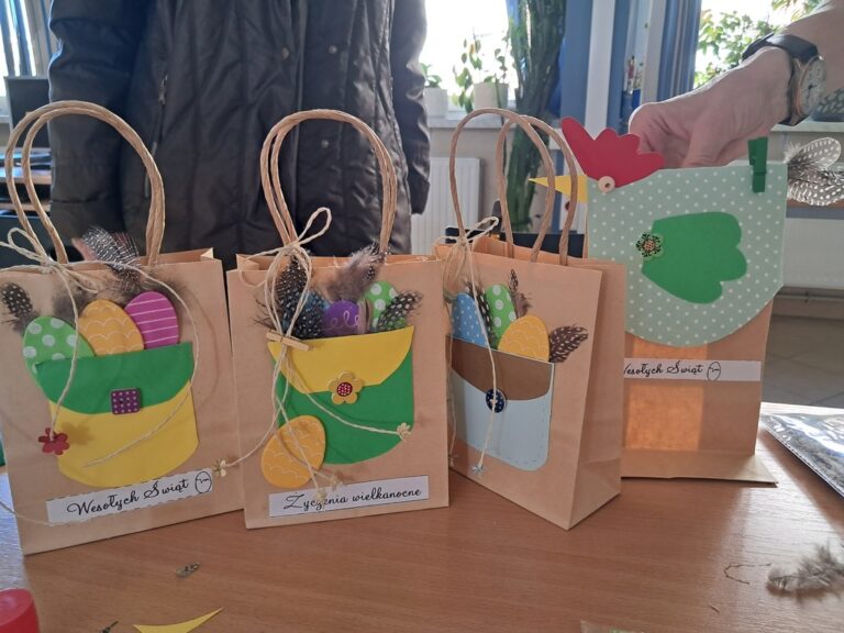 wielkanocne warsztaty plastyczne w bibliotece