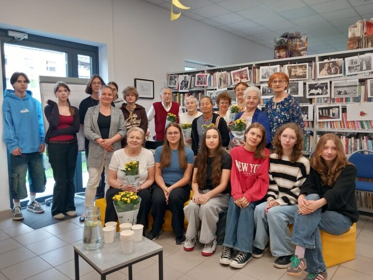 spotkanie seniorów z młodzieżą w ramach Tygodnia Międzypokoleniowego