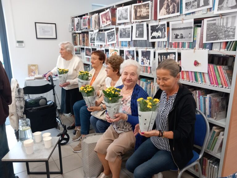 spotkanie seniorów z młodzieżą w ramach Tygodnia Międzypokoleniowego