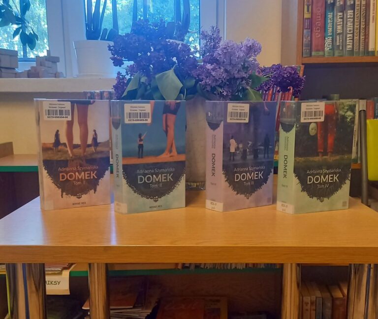 spotkanie autorskie w bibliotece - prezentacja książek zaproszonej autorki