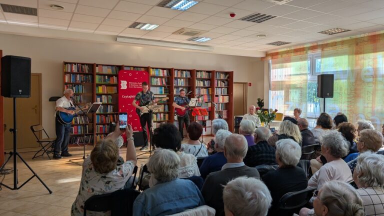 spotkanie poetycko-muzyczne zespołu Dwa plus dwa