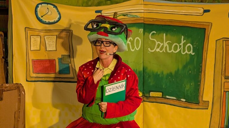 spektakl Eko śmiecio baja w bibliotece