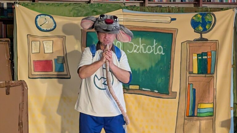 spektakl Eko śmiecio baja w bibliotece