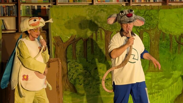 spektakl Eko śmiecio baja w bibliotece