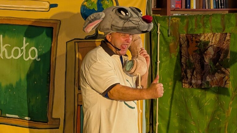 spektakl Eko śmiecio baja w bibliotece