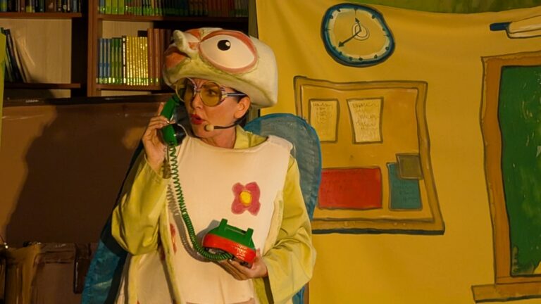 spektakl Eko śmiecio baja w bibliotece