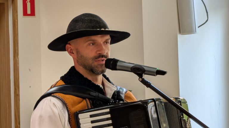 koncert kapeli góralskiej w bibliotece