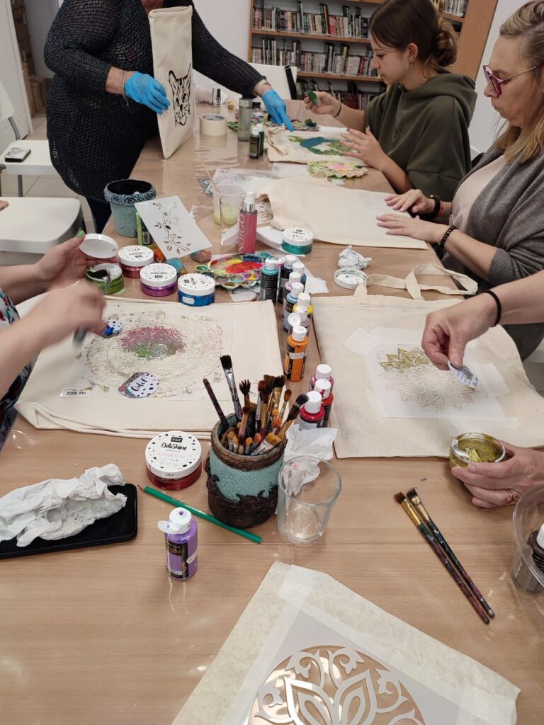 warsztaty ozdabiania bawełnianych toreb