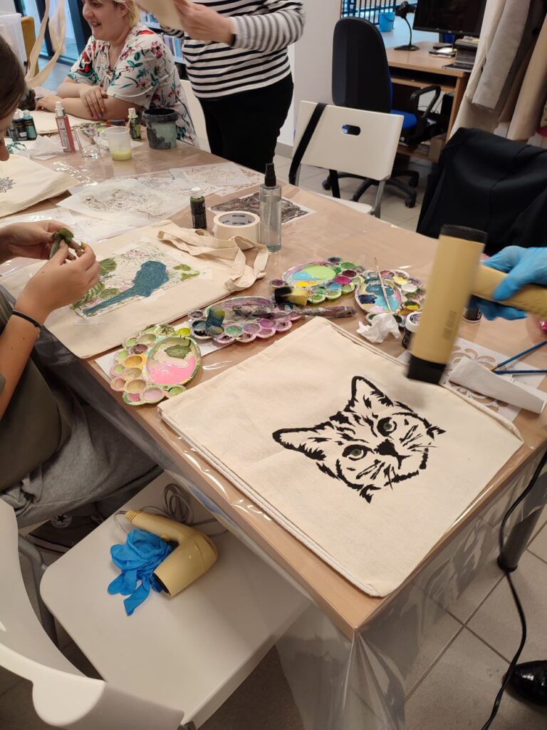 warsztaty ozdabiania bawełnianych toreb