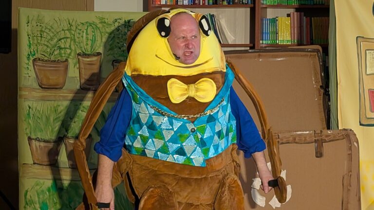 spektakl Eko śmiecio baja w bibliotece