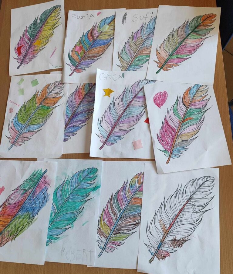 zajęcia biblioteczne dla dzieci - wspólne czytanie i prace plastyczne