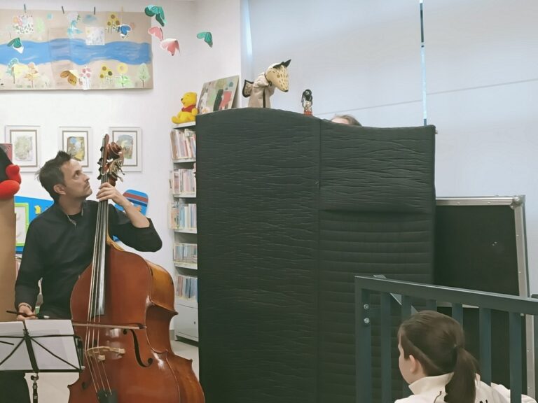 spektakl teatralny dla dzieci w bibliotece