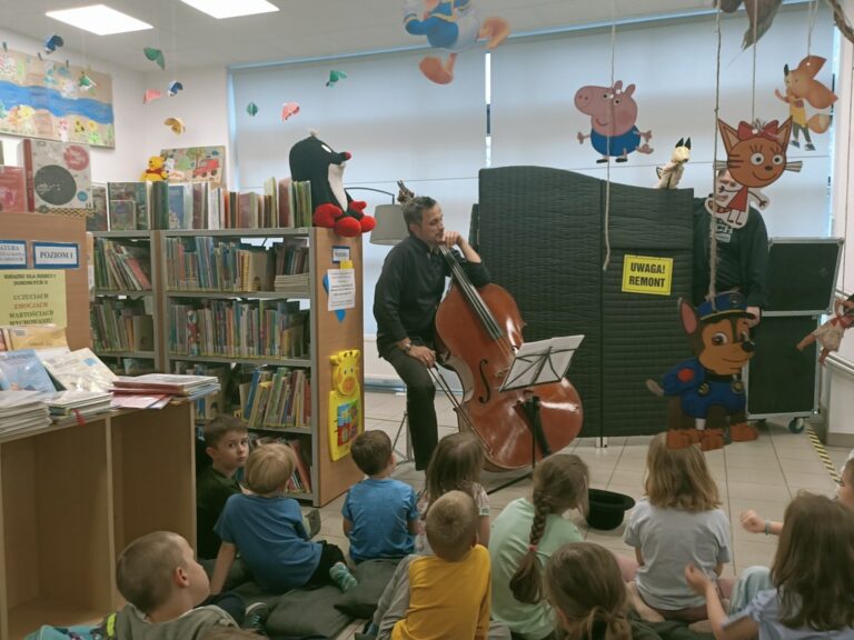 spektakl teatralny dla dzieci w bibliotece