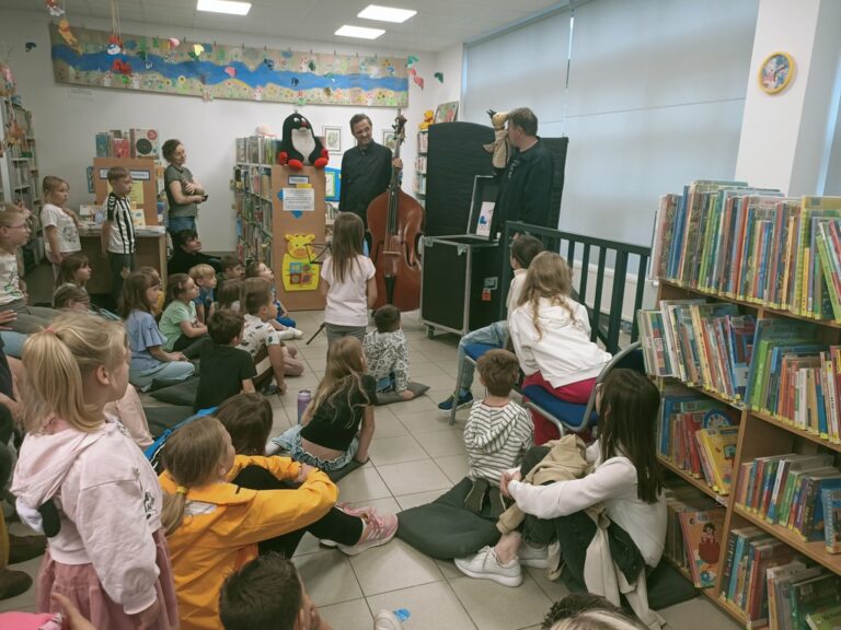 spektakl teatralny dla dzieci w bibliotece