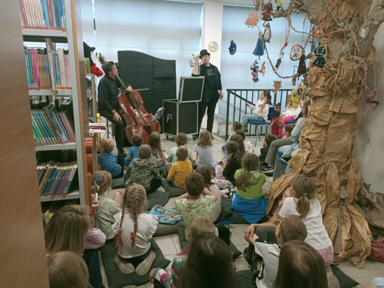 spektakl teatralny dla dzieci w bibliotece