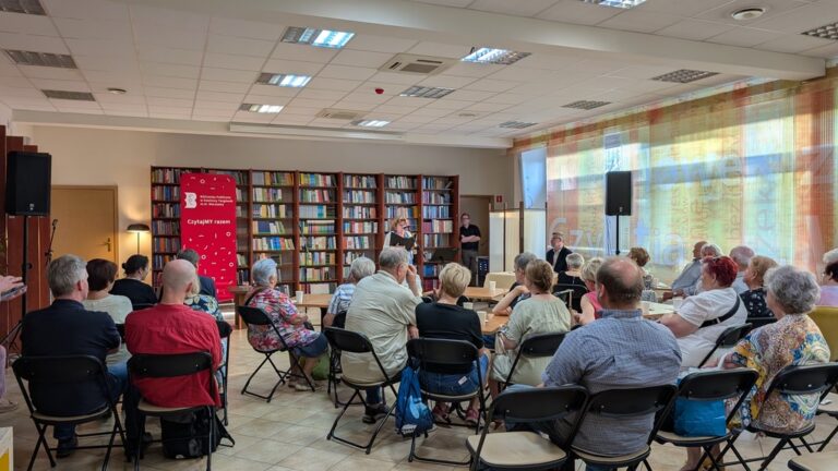 spotkanie poetycko-muzyczne w czytelni