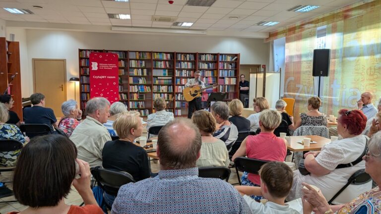 spotkanie poetycko-muzyczne w czytelni