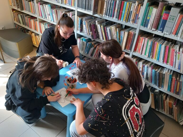 gra miejska - rozwiązywania zadań w bibliotece