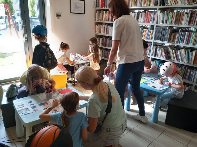 gra miejska - rozwiązywania zadań w bibliotece