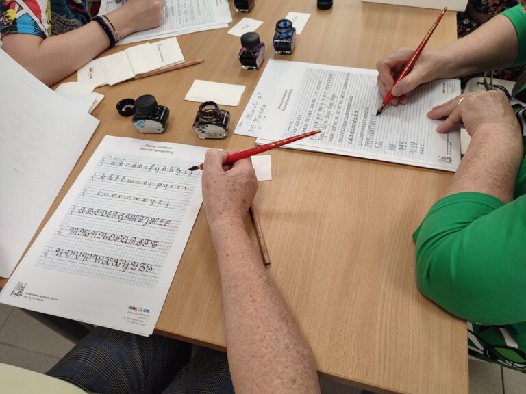 warsztaty kaligrafii w bibliotece