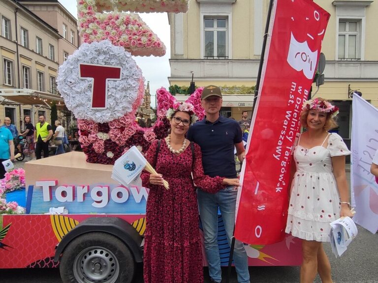 parada syrenki na Nowym Świecie i Krakowskim Przedmieściu