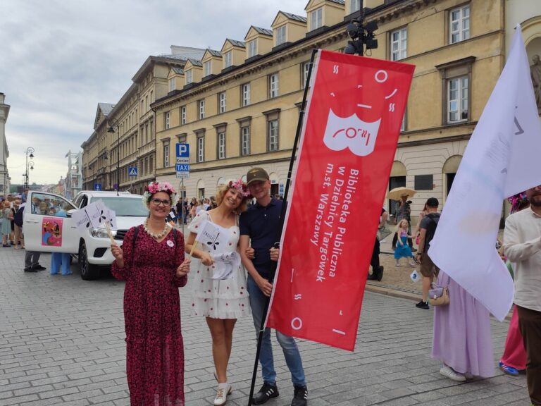 parada syrenki na Nowym Świecie i Krakowskim Przedmieściu