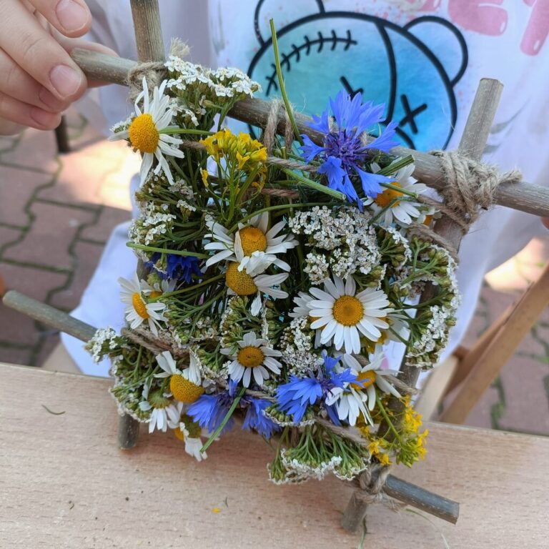 piknik rodzinny - atrakcje przy namiocie biblioteki