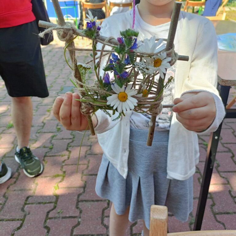 piknik rodzinny - atrakcje przy namiocie biblioteki