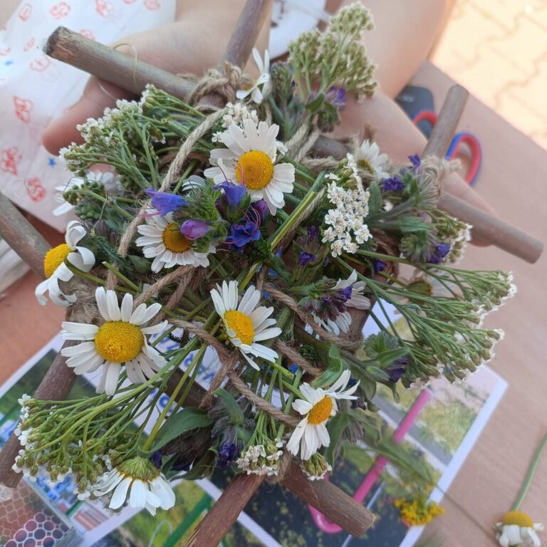 piknik rodzinny - atrakcje przy namiocie biblioteki