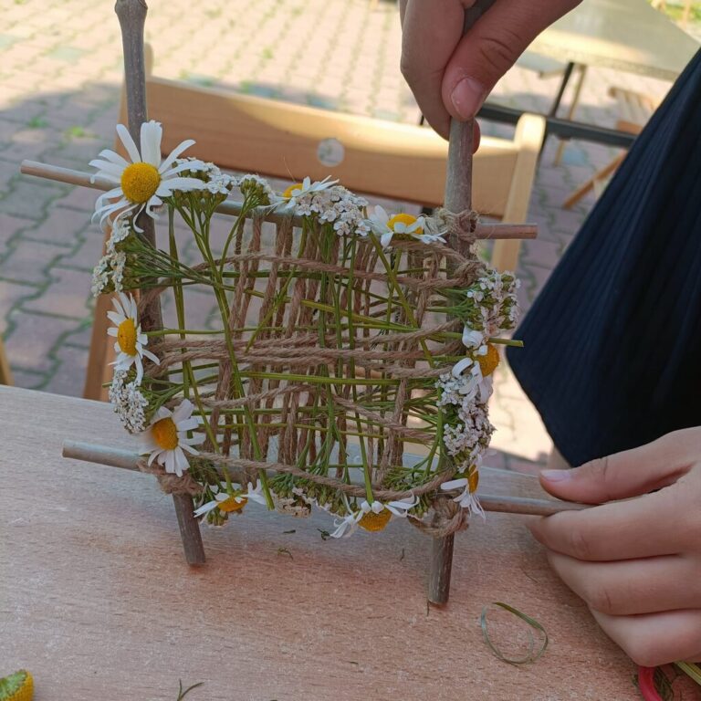 piknik rodzinny - atrakcje przy namiocie biblioteki
