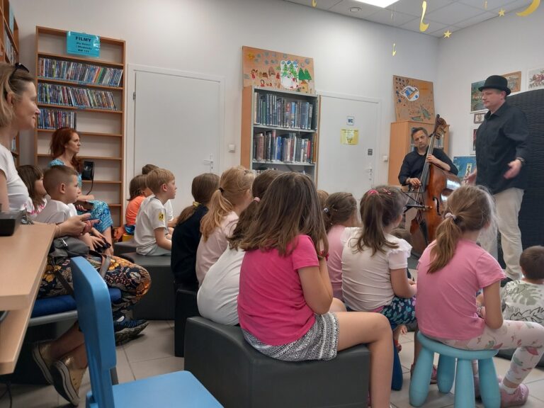 spektakl teatru Baj w bibliotece