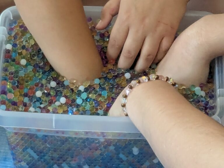 warsztaty sensoryczne w bibliotece