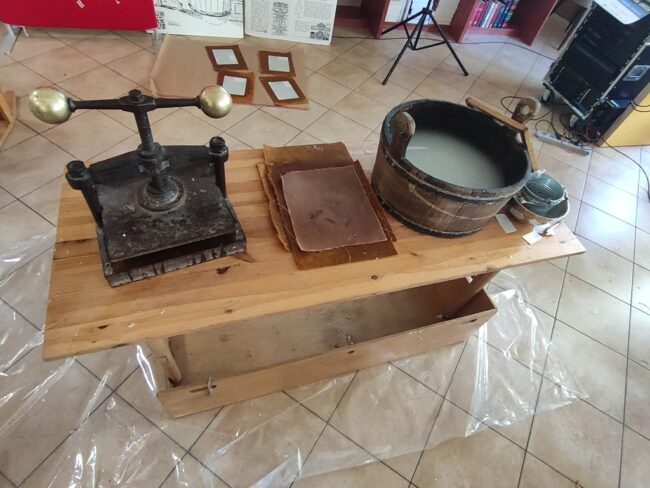 warsztaty czerpania papieru