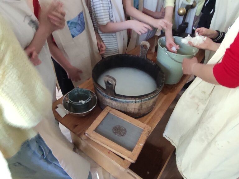 warsztaty czerpania papieru