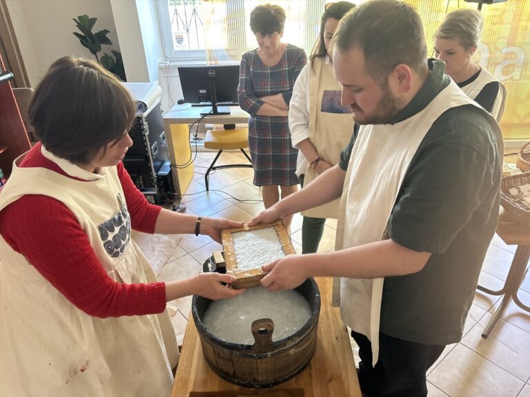 warsztaty czerpania papieru