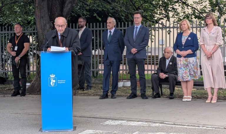 złożenie wieńców pod pomnikiem Reduty Bródnowskiej - 81 rocznica powstania warszawskiego