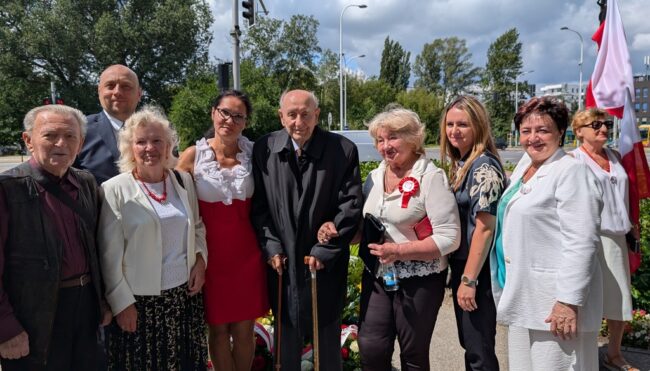 złożenie wieńców pod pomnikiem Reduty Bródnowskiej - 81 rocznica powstania warszawskiego