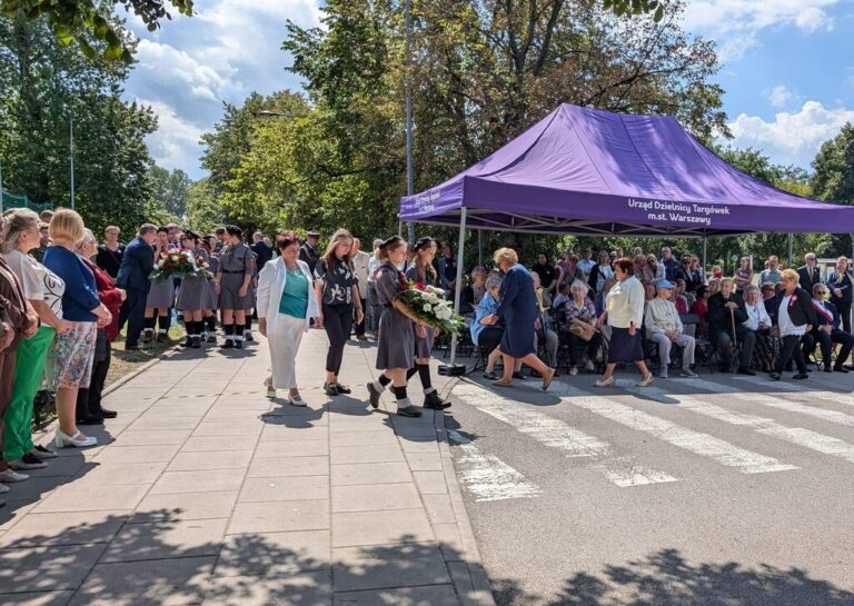złożenie wieńców pod pomnikiem Reduty Bródnowskiej - 81 rocznica powstania warszawskiego