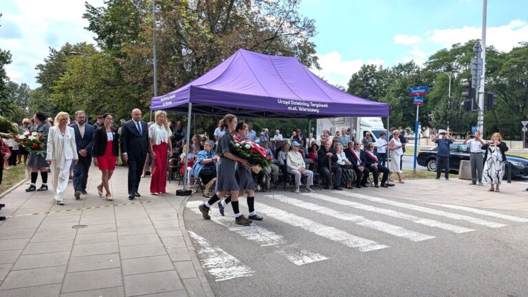 złożenie wieńców pod pomnikiem Reduty Bródnowskiej - 81 rocznica powstania warszawskiego