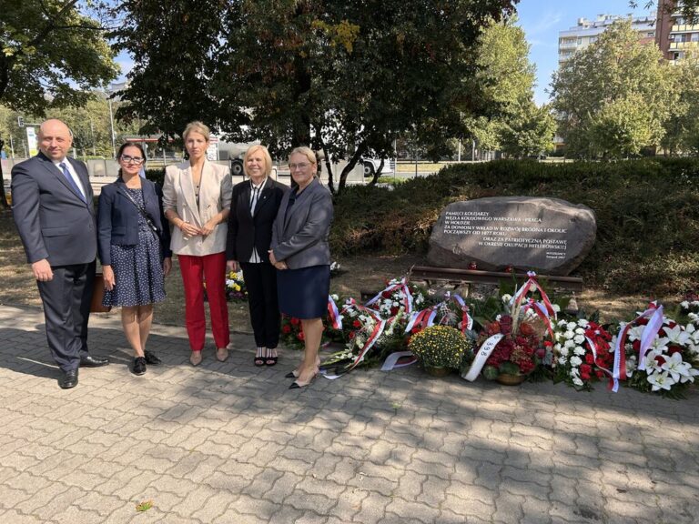 uroczyste obchody 86. rocznicy nalotu dywanowego na Bródno