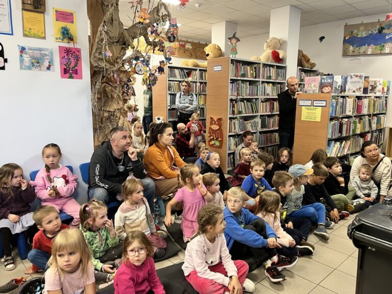 spektakl teatralny dla dzieci w bibliotece